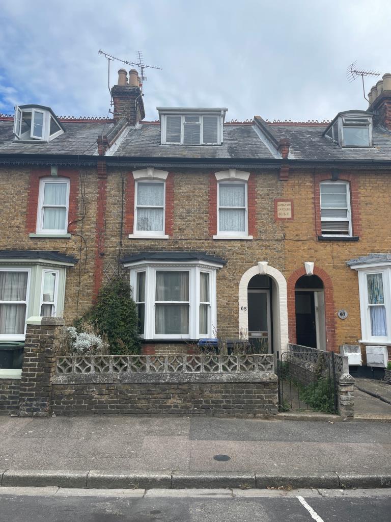 Lot: 47 - FOUR-BEDROOM HOUSE FOR IMPROVEMENT - Mid-terraced three storey property
